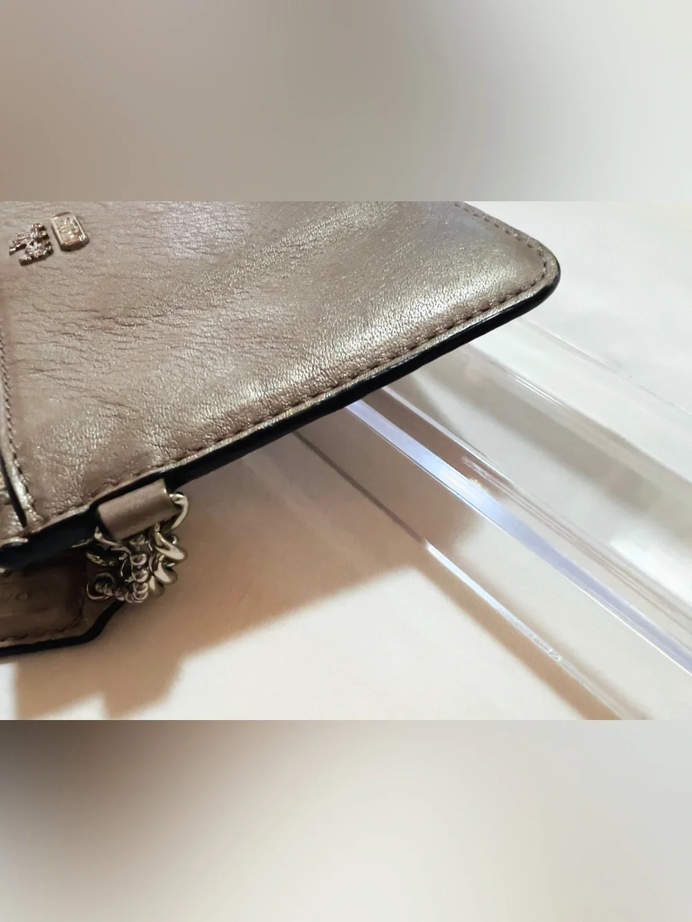 💚Coach Gunmetal Metallic Leather Wristlet with Chain Strap Y2K wristlet clutch 🩷
